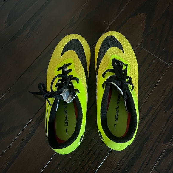 Nike cleats, size 4.5Y, New. - Picture 5 of 5